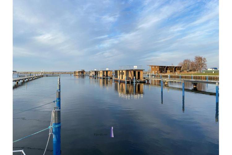 Hotel Hausboot Fjord Baltica Mit Dachterrasse In Barth Esterno foto
